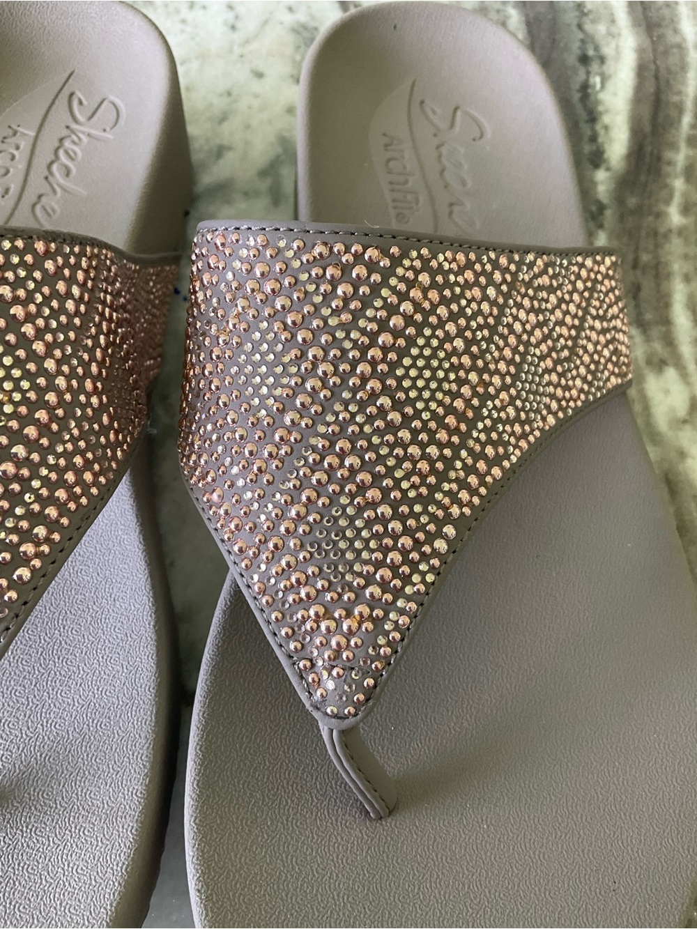 NWOTSkechers Taupe Glitter Rhinestone V-Strap Flip Flop Sandals - Picture 4 of 7